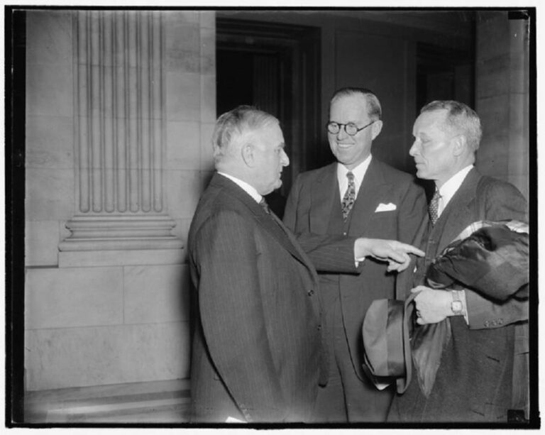 9 Weird Things That Prove the Kennedy Family Is Cursed! Historical Files